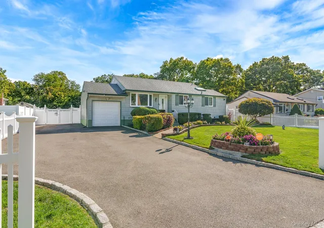 Photo 2 of Single family home for sale at 22 W Willow St, Islip, NY 11717 | MLS# 1053872 | Listing updated on 2026-09-29