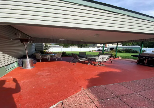 Photo 3 of Single family home for sale at 22 W Willow St, Islip, NY 11717 | MLS# 1053872 | Listing updated on 2026-09-22