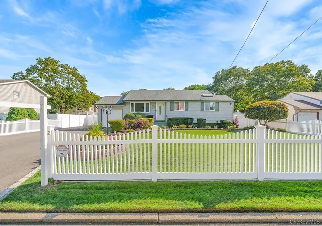 Photo 3 of Single family home for sale at 22 W Willow St, Islip, NY 11717 | MLS# 1053872 | Listing updated on 2026-09-29