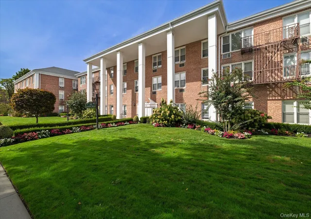 Listing Photo 2 - Condo for sale in building located at 55 Lenox Rd, Rockville Centre, NY 11570 - Unit #1-K