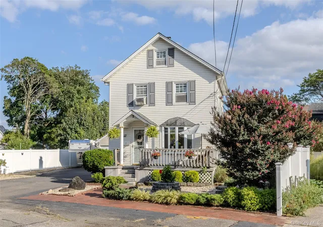 Single family home for sale at 2 Dean St, Oyster Bay, NY 11735 | MLS# 1053882