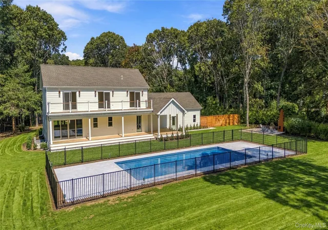 Photo 4 of Single family home for sale at 795 Bayview Ave, Southold, NY 11952 | MLS# 1053883 | Listing updated on 2026-10-03