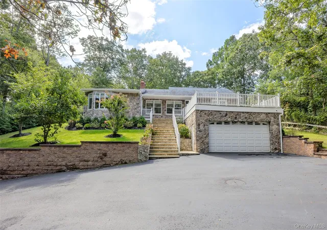 Photo 4 of Single family home for sale at 1000 Haywaters Rd, Southold, NY 11935 | MLS# 1053905 | Listing updated on 2026-09-23