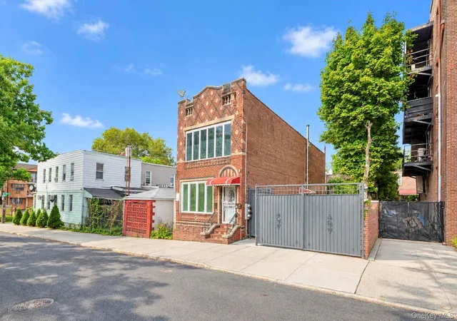 Photo 3 of House for sale at 103-11 90th Street, New York, NY 11417 | MLS# 1053907 | Listing updated on 2026-09-28