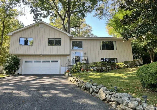 Photo 1 of Single family home for sale at 44 Hillside Ln, New Rochelle, NY 10804 | MLS# 1053909 | Listing updated on 2026-10-14