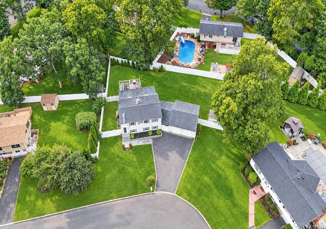 Photo 2 of Single family home for sale at 4 Bud Ct, Brookhaven, NY 11733 | MLS# 1053928 | Listing updated on 2026-10-06