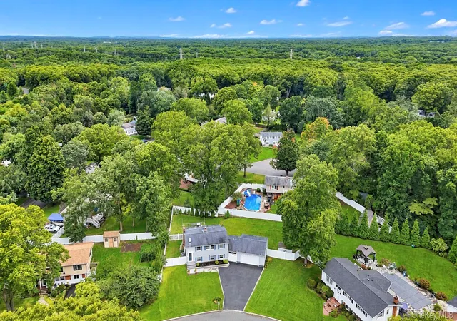 Photo 3 of Single family home for sale at 4 Bud Ct, Brookhaven, NY 11733 | MLS# 1053928 | Listing updated on 2026-10-06