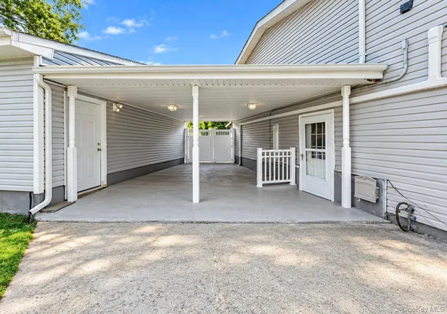 Photo 4 of Single family home for sale at 4 Bud Ct, Brookhaven, NY 11733 | MLS# 1053928 | Listing updated on 2026-10-06