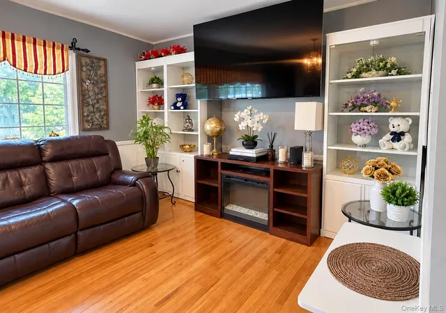 Photo 4 of Single family home for sale at 12 Cayuga Ave, Huntington, NY 11731 | MLS# 1053937 | Listing updated on 2026-09-24