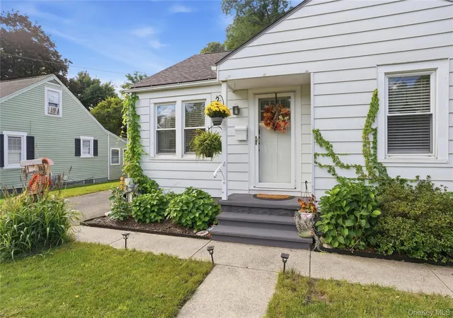 Photo 3 of Single family home for sale at 25 Hayes St, Kingston, NY 12401 | MLS# 1053939 | Listing updated on 2026-09-30