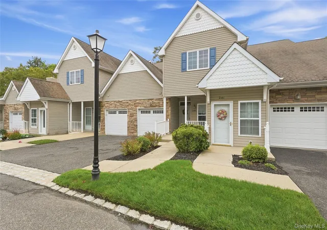 Condo for sale at 240 Ira Rd, Brookhaven, NY 11766 | MLS# 1053961