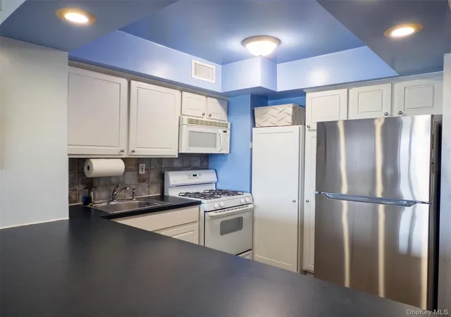 Photo 4 of House for sale at 5900 Arlington Ave #22N, Bronx, NY 10471 | MLS# 1053969 | Listing updated on 2026-09-24