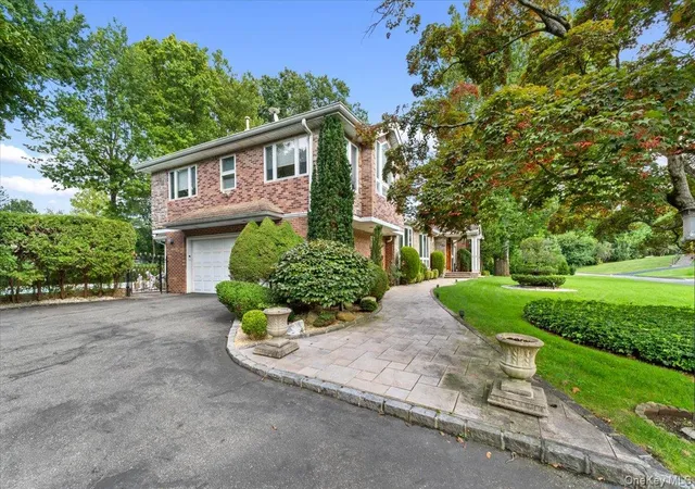 Photo 4 of Single family home for sale at 15 Hillcrest Dr, North Hempstead, NY 11021 | MLS# 1053978 | Listing updated on 2026-09-28