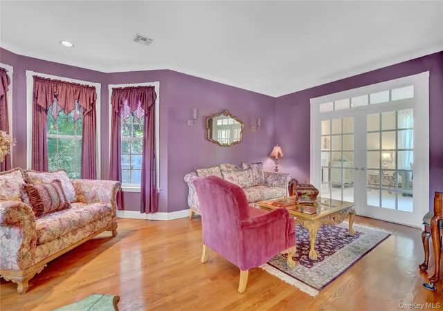 Photo 3 of Single family home for sale at 6 Patricks Way, Smithtown, NY 11780 | MLS# 1053983 | Listing updated on 2026-09-30