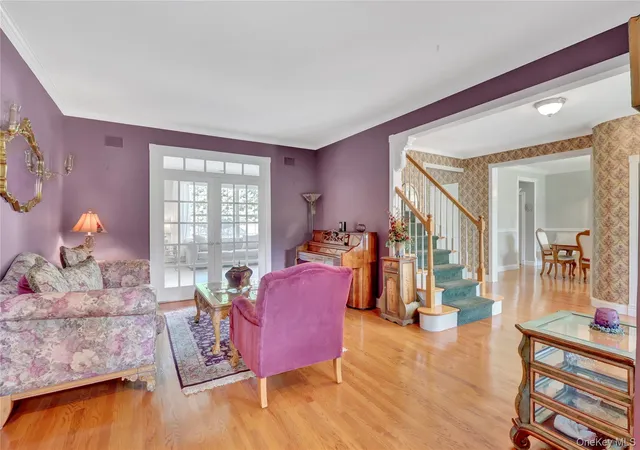 Photo 4 of Single family home for sale at 6 Patricks Way, Smithtown, NY 11780 | MLS# 1053983 | Listing updated on 2026-09-30