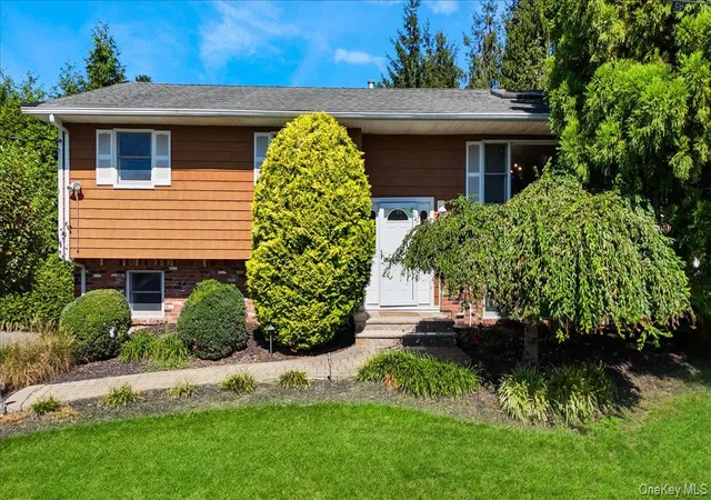 Photo 1 of Single family home for sale at 9 Dogwood Ln, Orangetown, NY 10962 | MLS# 1053984 | Listing updated on 2026-10-04
