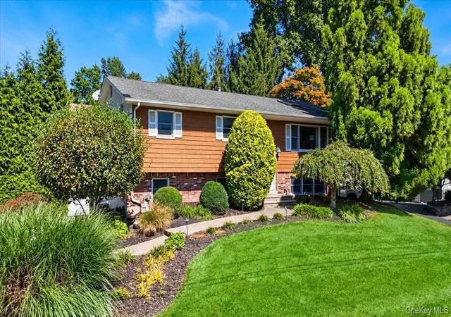 Photo 2 of Single family home for sale at 9 Dogwood Ln, Orangetown, NY 10962 | MLS# 1053984 | Listing updated on 2026-10-04
