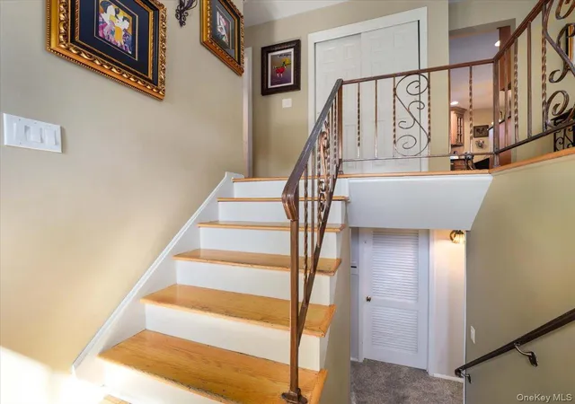 Photo 3 of Single family home for sale at 9 Dogwood Ln, Orangetown, NY 10962 | MLS# 1053984 | Listing updated on 2026-10-04