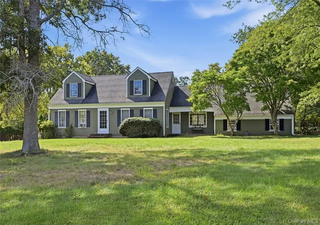 Photo 3 of Single family home for sale at 43 Farm Rd N, Riverhead, NY 11792 | MLS# 1053990 | Listing updated on 2026-10-03