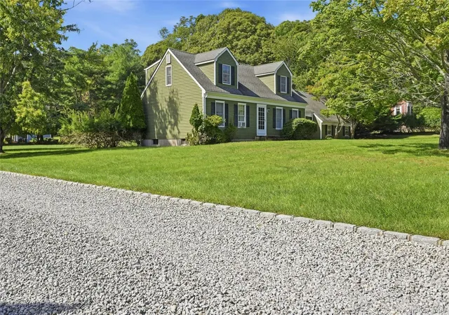 Photo 4 of Single family home for sale at 43 Farm Rd N, Riverhead, NY 11792 | MLS# 1053990 | Listing updated on 2026-10-03