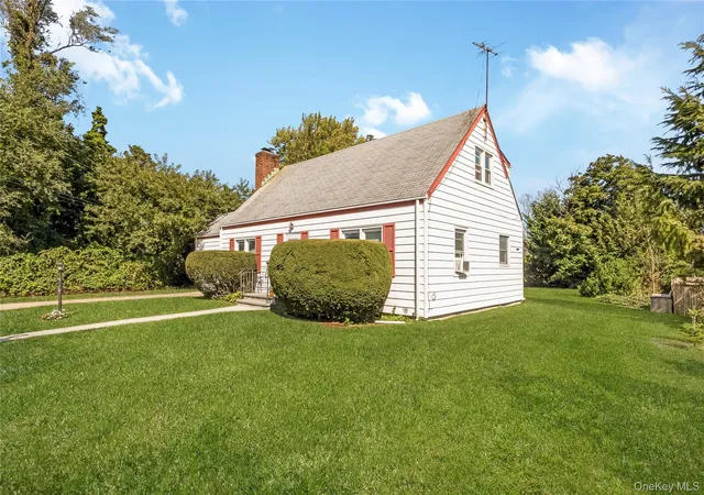 Photo 1 of Single family home for sale at 26 Dawes Ave, Babylon, NY 11701 | MLS# 1053991 | Listing updated on 2026-09-27