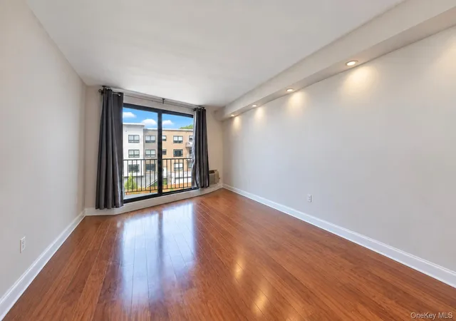 Photo 3 of Condo for sale at 1155 Warburton Ave #3Y, Yonkers, NY 10701 | MLS# 1054030 | Listing updated on 2026-09-25