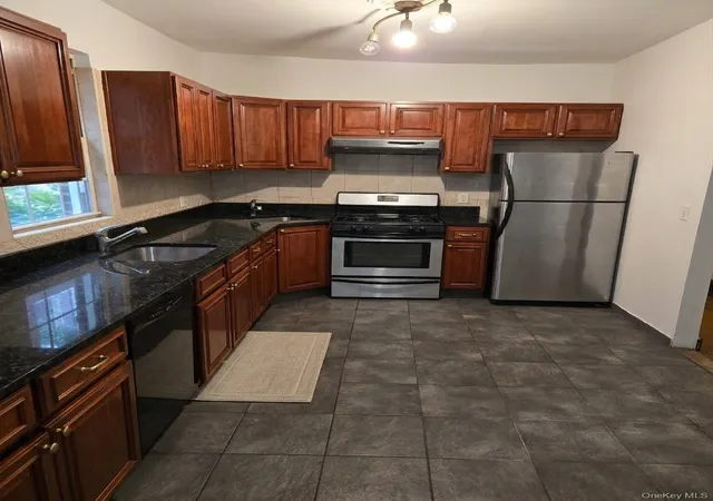 Listing Photo 3 - Condo for sale in building located at 4115 Manhattan Ave, Brooklyn, NY 11224
