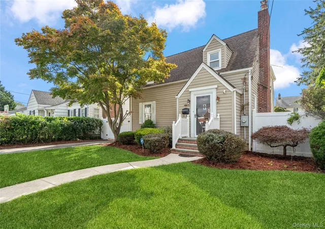 Photo 2 of Single family home for sale at 173 2nd Street, Oyster Bay, NY 11801 | MLS# 1054063 | Listing updated on 2026-10-08