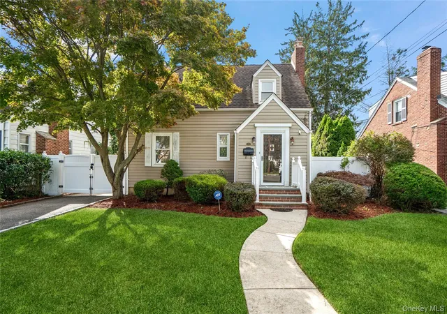 Photo 3 of Single family home for sale at 173 2nd Street, Oyster Bay, NY 11801 | MLS# 1054063 | Listing updated on 2026-10-08