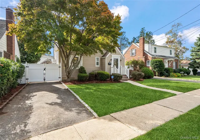 Photo 3 of Single family home for sale at 173 2nd Street, Oyster Bay, NY 11801 | MLS# 1054063 | Listing updated on 2026-10-08