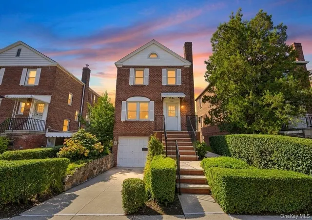 Single family home for sale at 1845 Hering Ave, New York, NY 10461 | MLS# 1054064
