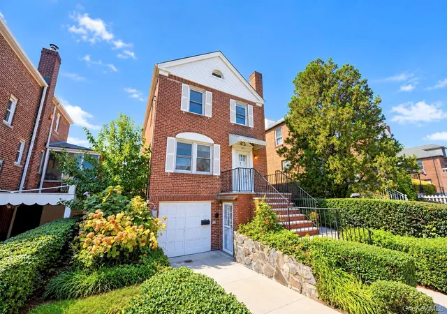 Photo 4 of Single family home for sale at 1845 Hering Ave, New York, NY 10461 | MLS# 1054064 | Listing updated on 2026-10-01