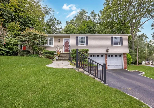 Photo 1 of Single family home for sale at 146 Elm St, Brookhaven, NY 11779 | MLS# 1054075 | Listing updated on 2026-10-04