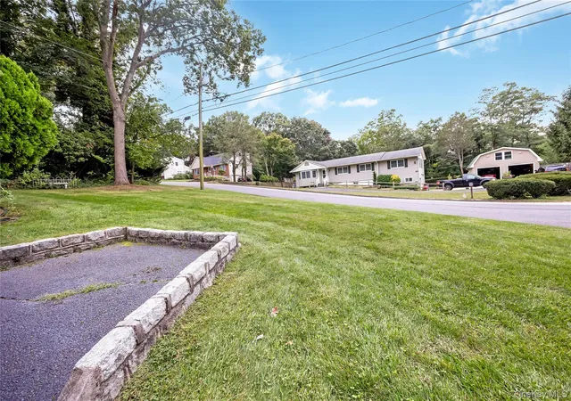 Photo 4 of Single family home for sale at 146 Elm St, Brookhaven, NY 11779 | MLS# 1054075 | Listing updated on 2026-10-04