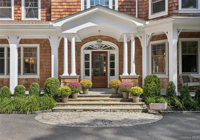 Photo 2 of Single family home for sale at 1184 Cvs Edge Rd, Oyster Bay, NY 11791 | MLS# 1054081 | Listing updated on 2026-10-05