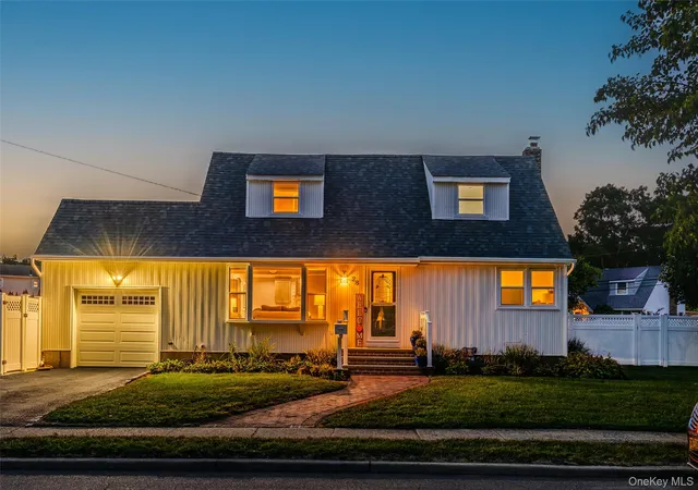 Photo 1 of Single family home for sale at 28 Willow Dr, Oyster Bay, NY 11762 | MLS# 1054098 | Listing updated on 2026-10-07