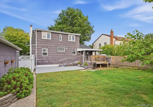 Photo 3 of Single family home for sale at 121 N Delaware Ave, Babylon, NY 11757 | MLS# 1054104 | Listing updated on 2026-09-25