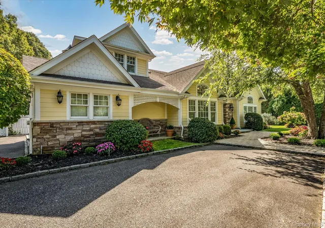 Photo 1 of Single family home for sale at 6 Maize Ct, Huntington, NY 11747 | MLS# 1054118 | Listing updated on 2026-09-30