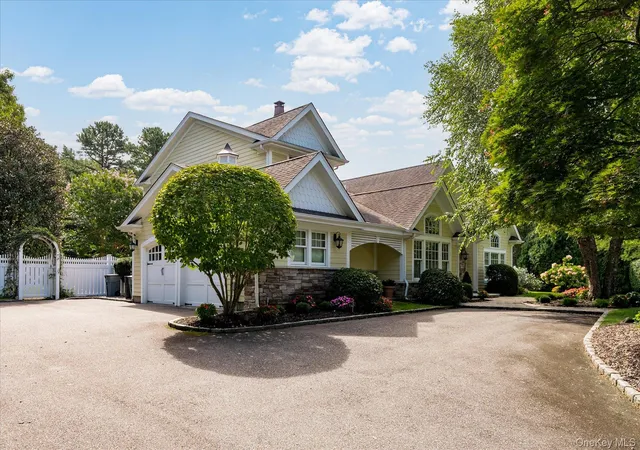 Photo 3 of Single family home for sale at 6 Maize Ct, Huntington, NY 11747 | MLS# 1054118 | Listing updated on 2026-09-30