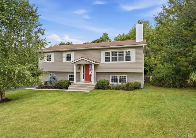 Photo 1 of Single family home for sale at 17 High Hl Ave, Warwick (town), NY 10990 | MLS# 1054146 | Listing updated on 2026-10-09