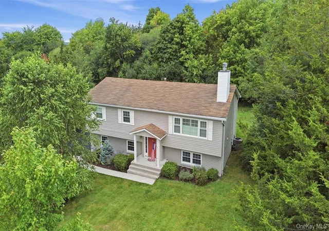 Photo 3 of Single family home for sale at 17 High Hl Ave, Warwick (town), NY 10990 | MLS# 1054146 | Listing updated on 2026-10-09