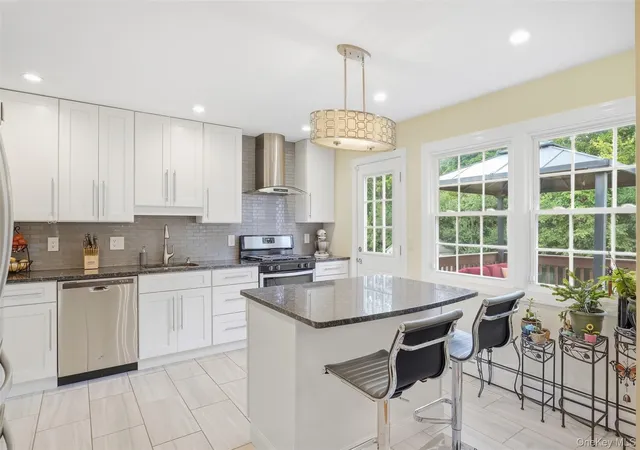 Photo 4 of Single family home for sale at 17 High Hl Ave, Warwick (town), NY 10990 | MLS# 1054146 | Listing updated on 2026-10-09
