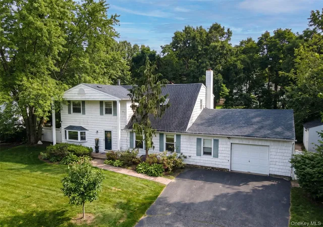 Photo 1 of Single family home for sale at 6 Duck Hl Rd, Brookhaven, NY 11727 | MLS# 1054166 | Listing updated on 2026-09-23