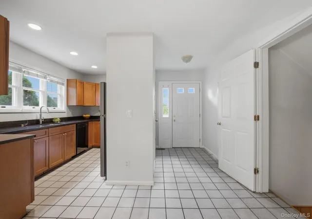 Photo 3 of Single family home for sale at 1452 Iroquois St, Yorktown, NY 10588 | MLS# 1054173 | Listing updated on 2026-10-06