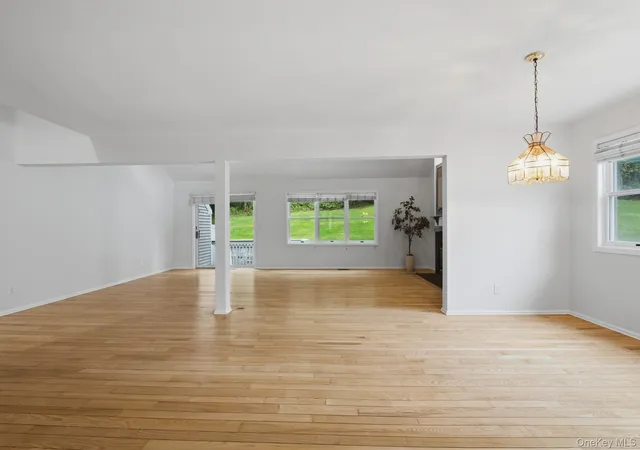 Photo 4 of Single family home for sale at 1452 Iroquois St, Yorktown, NY 10588 | MLS# 1054173 | Listing updated on 2026-10-06