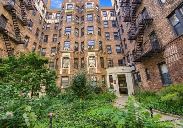 Photo 2 of House for sale at 754 Brady Ave #303, New York, NY 10462 | MLS# 1054217 | Listing updated on 2026-10-30