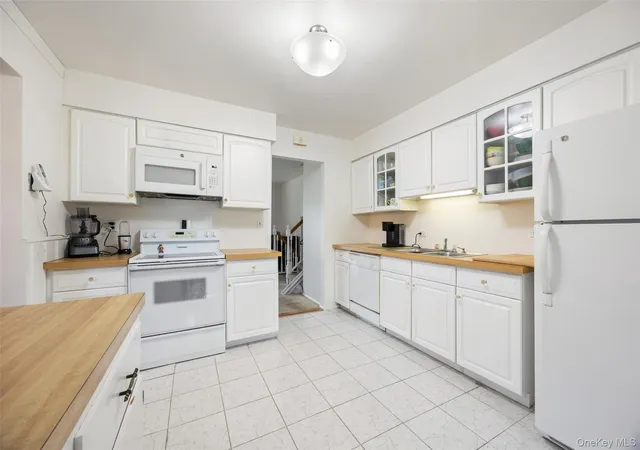 Photo 4 of Single family home for sale at 280 Somerston Rd, Yorktown, NY 10598 | MLS# 1054250 | Listing updated on 2026-10-06
