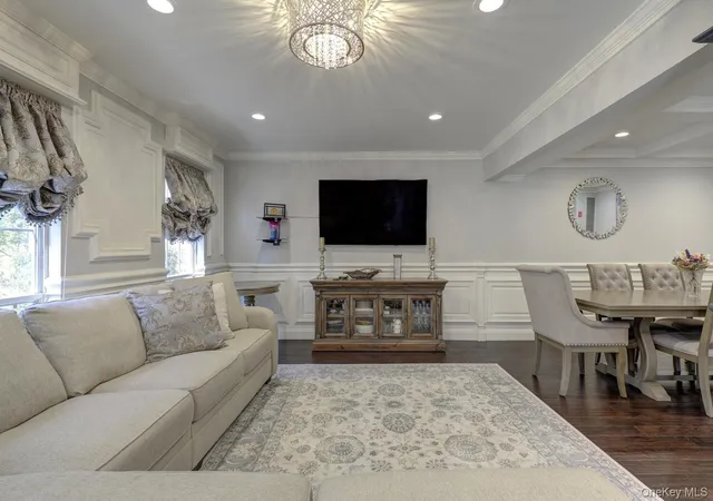 Photo 4 of Condo for sale at 2 Woodtree Dr, Oyster Bay, NY 11797 | MLS# 1054251 | Listing updated on 2026-10-07