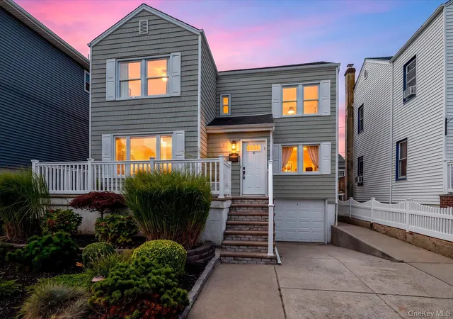 Photo 1 of Single family home for sale at 7 Vinton St, Long Beach, NY 11561 | MLS# 1054257 | Listing updated on 2026-10-04
