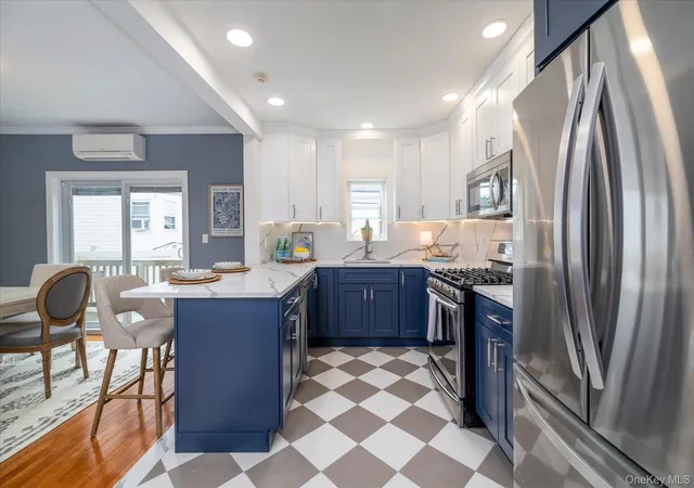 Photo 3 of Single family home for sale at 7 Vinton St, Long Beach, NY 11561 | MLS# 1054257 | Listing updated on 2026-10-04